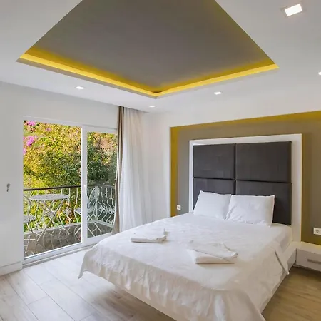 Villa Sleeps 8 With Pool Air Con And Wifi *
