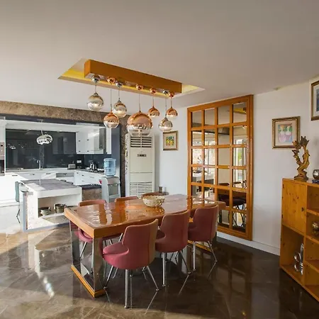 Sleeps 8 With Pool Air Con And Wifi