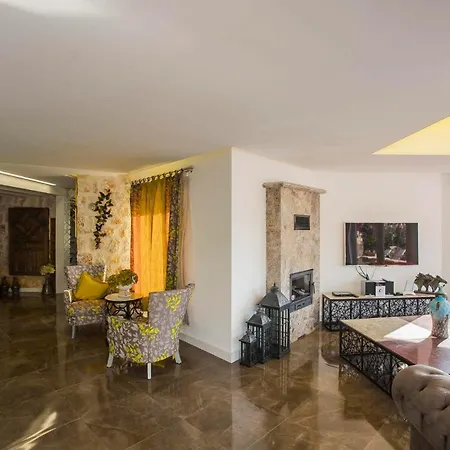 Sleeps 8 With Pool Air Con And Wifi Villa *