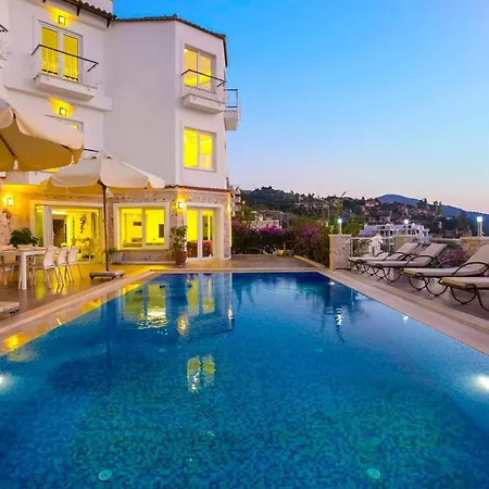 Villa Sleeps 8 With Pool Air Con And Wifi