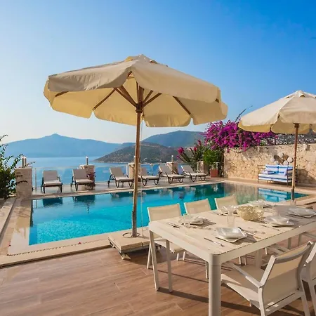 Sleeps 8 With Pool Air Con And Wifi