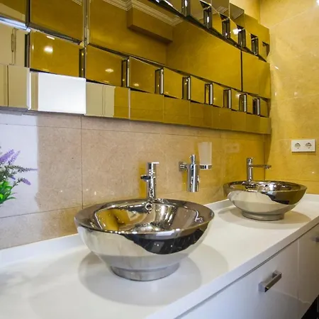 Villa Sleeps 8 With Pool Air Con And Wifi