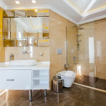 Villa Sleeps 8 With Pool Air Con And Wifi *