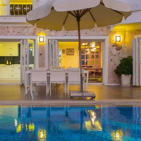 Sleeps 8 With Pool Air Con And Wifi
