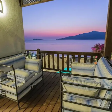 别墅 Sleeps 8 With Pool Air Con And Wifi